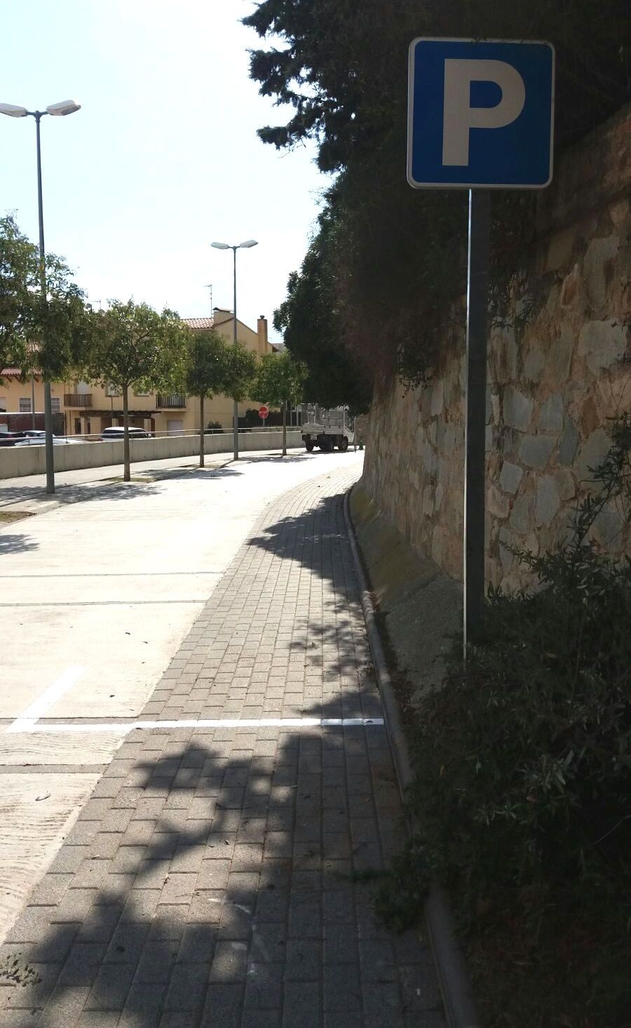 aparcament carrer Folch i Camarassa