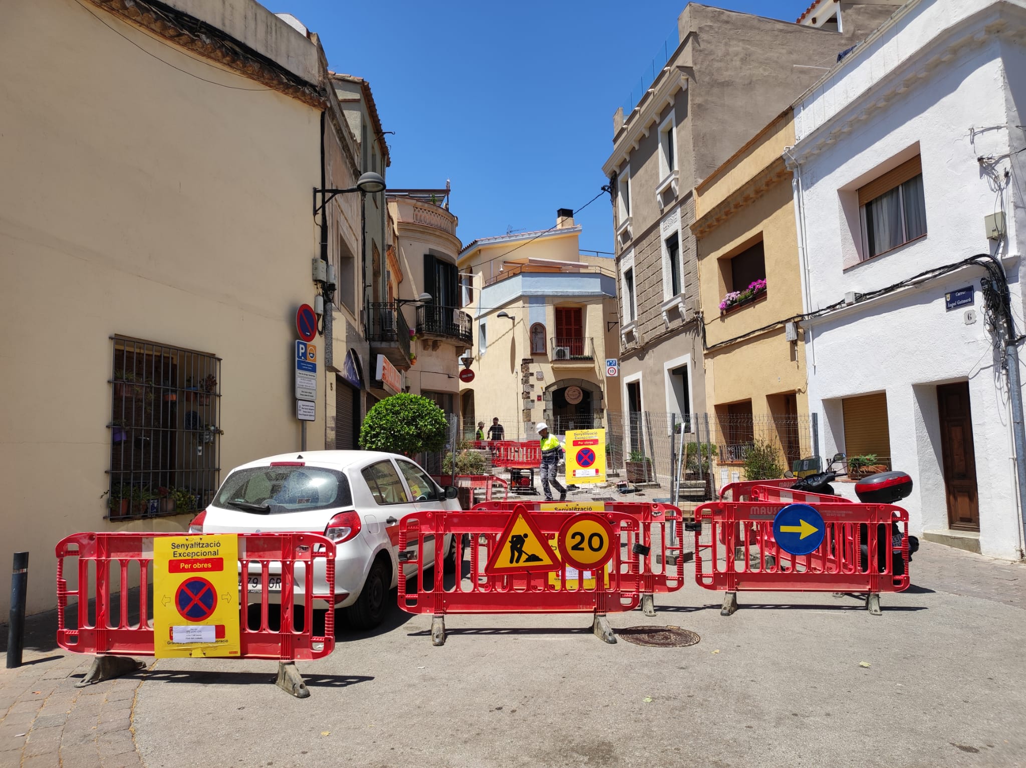 L'Ajuntament comença les obres de pavimentació del carrer ?ngel Guimerà