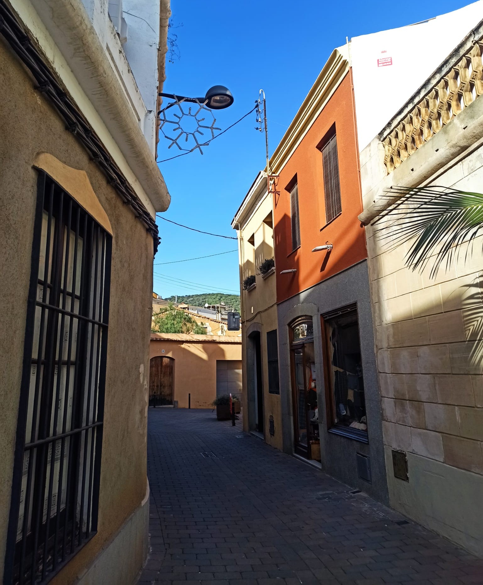 El carrer Font de la Teula recupera el sentit de circulació de pujada El carrer Font de la Teula recupera el sentit de circulació de pujada
